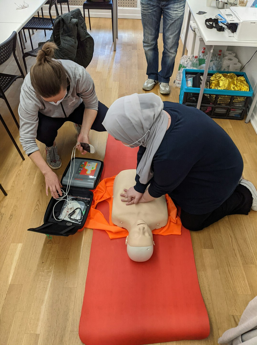 nurse practicing on mannequin
